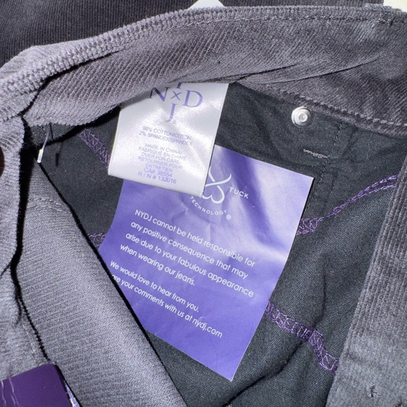 NWT NYDJ Black Straight Leg Women's Jeans Size 10 Gunmetal/Corduroy - Picture 5 of 9